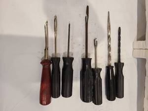 lot 90 image: IRONTON TORX DRIVERS AND STICHING TOOLS AND TIRE ALLS