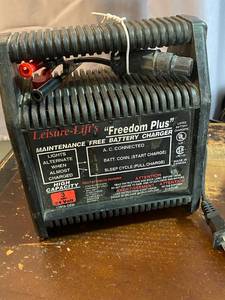 lot 184 image: 24 Volt 3 Amp Battery Charger & ACDC Converter