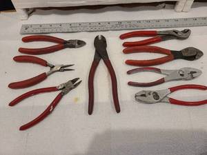 lot 86 image: SET OF RED HANDLED VARIOUS BRANDS PLIERS, CUTTERS, NEEDLE NOSE TOOLS