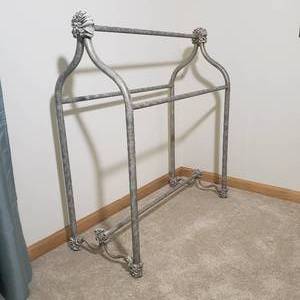 Charming Metal Quilt Blanket Rack