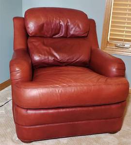 Leathercraft Tobacco Leather Club Chair and Ottoman