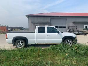 2000 Chevy Silverado 4x4 Truck (moving sale)