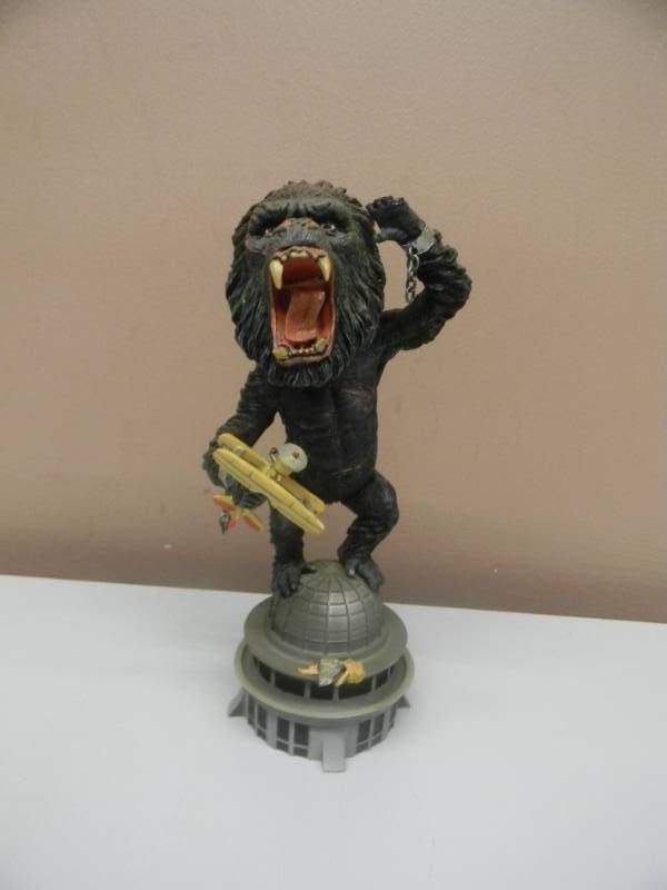 MAN CAVE DEALER CLASSIC RARE MOVIE BOBBLEHEADS, POSTERS & MORE! KBID