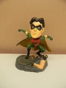 lot 4 image: ROBIN MONOGRAM MASTERWORKS  DC COMICS BOBBLEHEAD - VERY COOL PIECE - APPROX 7 - SEE PICTURES
