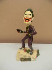 lot 6 image: THE JOKER MONOGRAM MASTERWORKS  DC COMICS BOBBLEHEAD - VERY COOL PIECE - APPROX 9 - SEE PICTURES