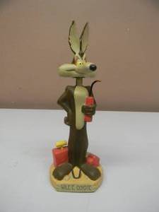 lot 37 image: RARE FunCo Looney Tunes Wacky Wobbler WILE E. COYOTE BOBBLEHEAD - GREAT PIECE - APPROX 8 - SEE PICTURES