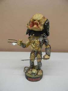 lot 41 image: NECA PREDATOR PREDATOR TWENTIETH CENTURY FOX HEADKNOCKER - VERY COOL PIECE - APPROX 9 - SEE PICTURES