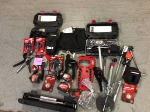 lot 32 image: LOT OF ASSSORTED TOOLS VARIOUS SIZES MODELS AND CONDITIONS