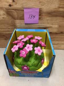 lot 134 image: Sunny Patch Pretty Petals Sprinkler