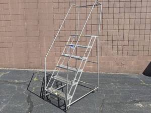lot 98 image: 6 Step Rolling Safety Ladder