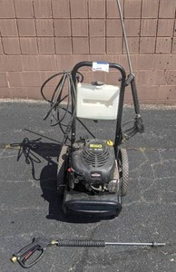 lot 100 image: Briggs and Stratton 650 pressure washer 190cc (Works)