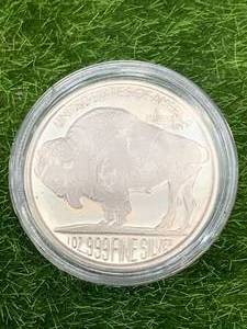 lot 54 image: 1oz .999 Bison  Sioux Silver Round