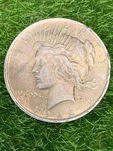 lot 56 image: 1922 Silver Peace Dollar