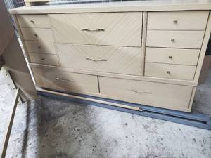 Bedroom furniture set