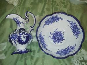 2 pieces of Portugal pottery.