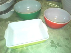 Vintage Pyrex (3) Nice.