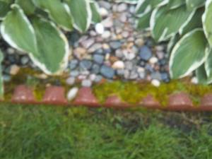 Scalloped Landscape Boarder Edging and Accent Rocks.