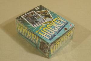Box of 1990 Topps Hockey Card Packs