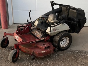 lot 1-A image: Exmark Lazer-Z HP Commercial Zero-Turn Lawn Mower
