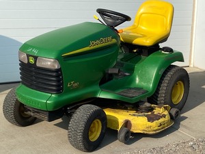 lot 4 image: John Deere LT-180 Automatic Lawn Tractor