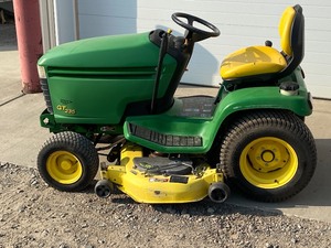 lot 3 image: John Deere GT235 Lawn Tractor