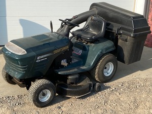 lot 7 image: Craftsman Lawn Tractor