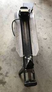 lot 4 image: Earthquake Mini Electric Log Splitter