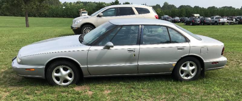 lot 4 image: 1997 Oldsmobile LSS