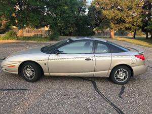 lot 18 image: 2001 Saturn SC1 - 2 OWNER