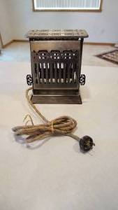 lot 25 image: Antique 1930 Electric Toaster---It Works