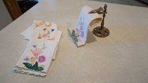 lot 43 image: Brass Guest Towel Holder For In Bathroom