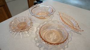 lot 50 image: Four Depression Light Mauve Glassware Serving Dishes
