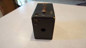 lot 68 image: Antique 2-A Brownie Camera