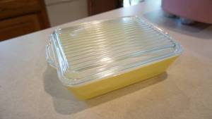 lot 71 image: 1 12 Quart Pyrex Container  W Glass Cover--7  x  8  x  2 12 Deep