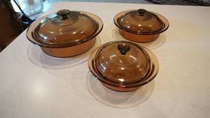 lot 73 image: Smoky Colored Vision Corning Ware Casserole Dishes W Lids