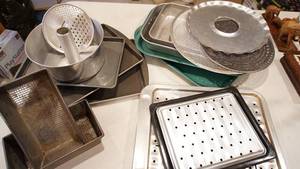 lot 86 image: Miscellaneous Bake Ware--Broiler Pans-Etc.