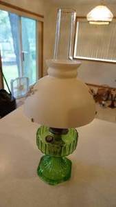 lot 111 image: Antique Green Glass Aladdin Oil Lamp--NU-Type-Model B