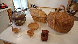 lot 119 image: Two Large Wicker Baskets & Other Wicker Items