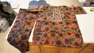 lot 139 image: Floral Gold & Green Oriental Smock With Tie Sash