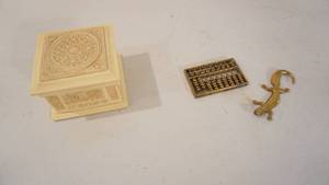 lot 199 image: Genuine Incolay Stone Container--Small Gold Iguana--A Small Abacus