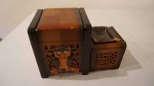 lot 225 image: Antique Wooden Owl Music Box From 1940---Cigarette Dispenser--VERY RARE