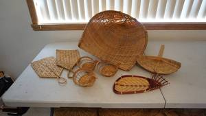 lot 249 image: Eight Wicker Decor