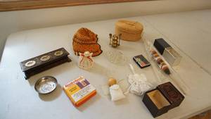 lot 253 image: Miscellaneous Items--Box Of Rose Petals