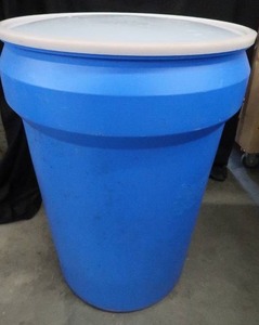 30 GALLON BLUE BARREL