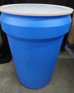 30 GALLON BLUE BARREL