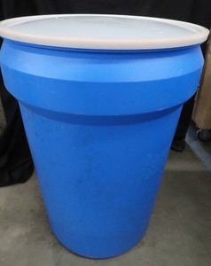 30 GALLON BLUE BARREL