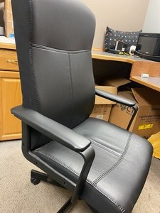 lot 114 image: Office chair