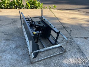 lot 3 image: New 72 Skid Steer Dozer Blade Attachment