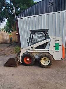 lot 1 image: 1980s operating Clark 632 Bobcat with bucket and Remanufactured Engine 2018
