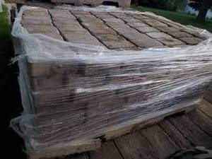 lot 35 image: 3 pallets of bricks